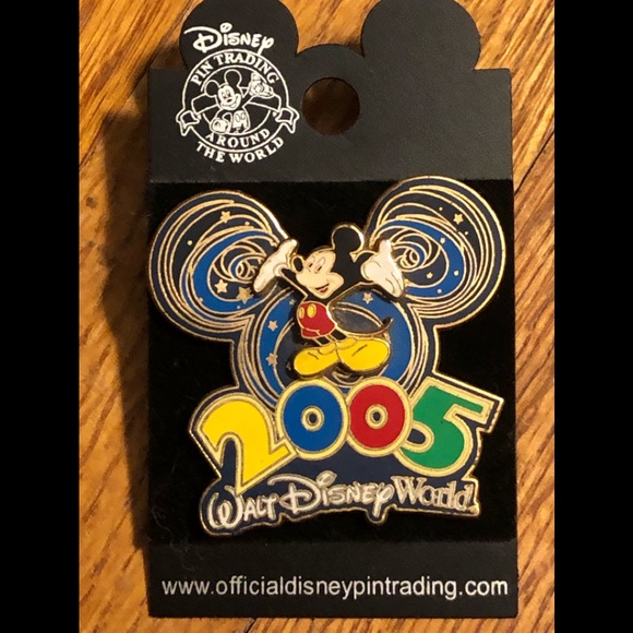 Disney Jewelry - Disney trading pin. 2005 Mickey